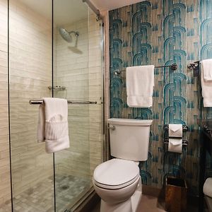 King Room Adapted Tub Mobility Hearing Accessible